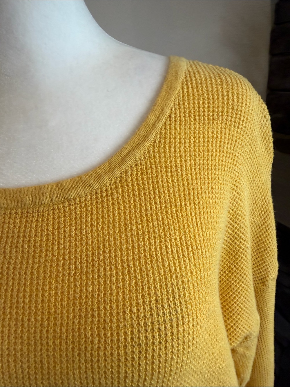 Max Studio Women's Yellow Scoop Neck Waffle Knit Sweater with Button Back. Sz XL - Picture 2 of 11